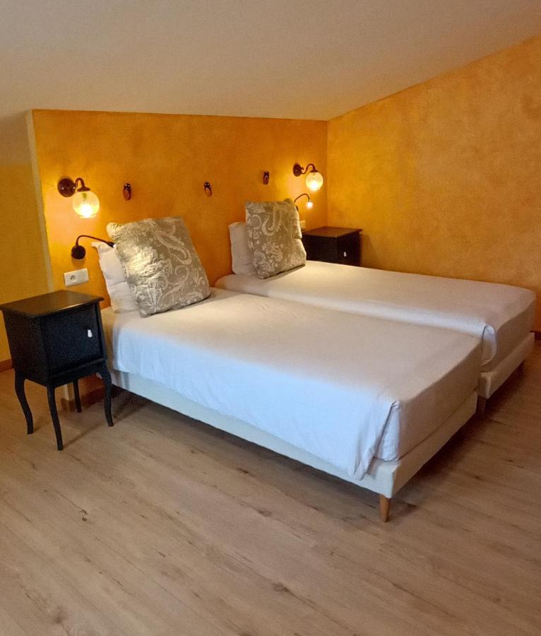 Les Arcades Le Lion D'Or Hotel Buis-les-Baronnies Bagian luar foto